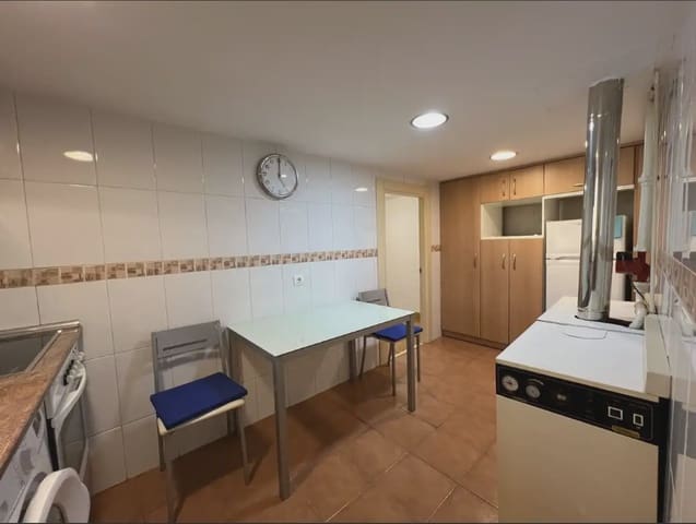Piso de 4 habitaciones en Jaca en venta - 165.000 € (Ref: 9963496)