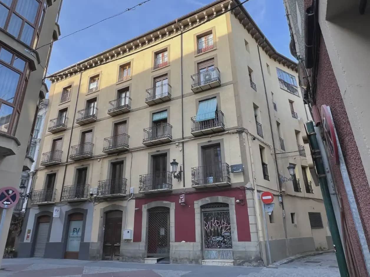 Piso de 4 habitaciones en Jaca en venta - 165.000 € (Ref: 9963496)