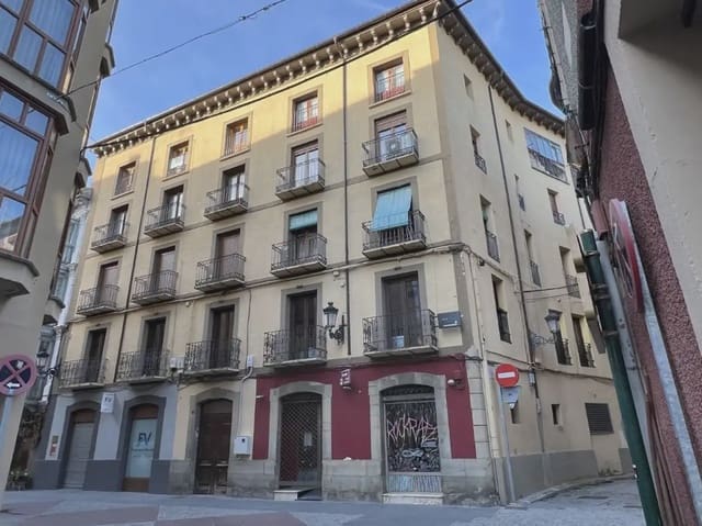Piso de 4 habitaciones en Jaca en venta - 165.000 € (Ref: 9963496)