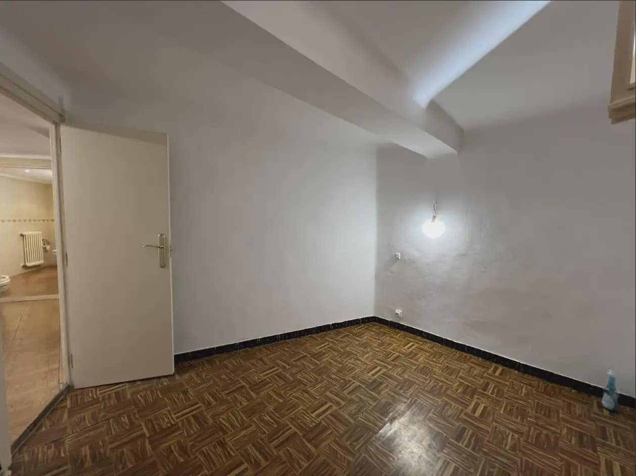 Piso de 4 habitaciones en Jaca en venta - 165.000 € (Ref: 9963496)