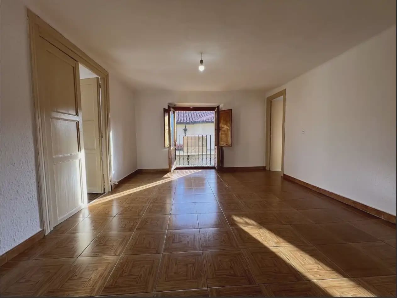Piso de 4 habitaciones en Jaca en venta - 165.000 € (Ref: 9963496)