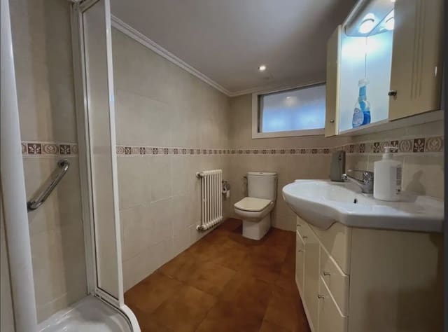 Piso de 4 habitaciones en Jaca en venta - 165.000 € (Ref: 9963496)