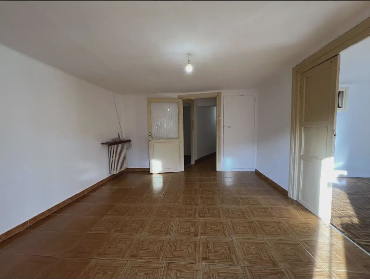 Piso de 4 habitaciones en Jaca en venta - 165.000 € (Ref: 9963496)