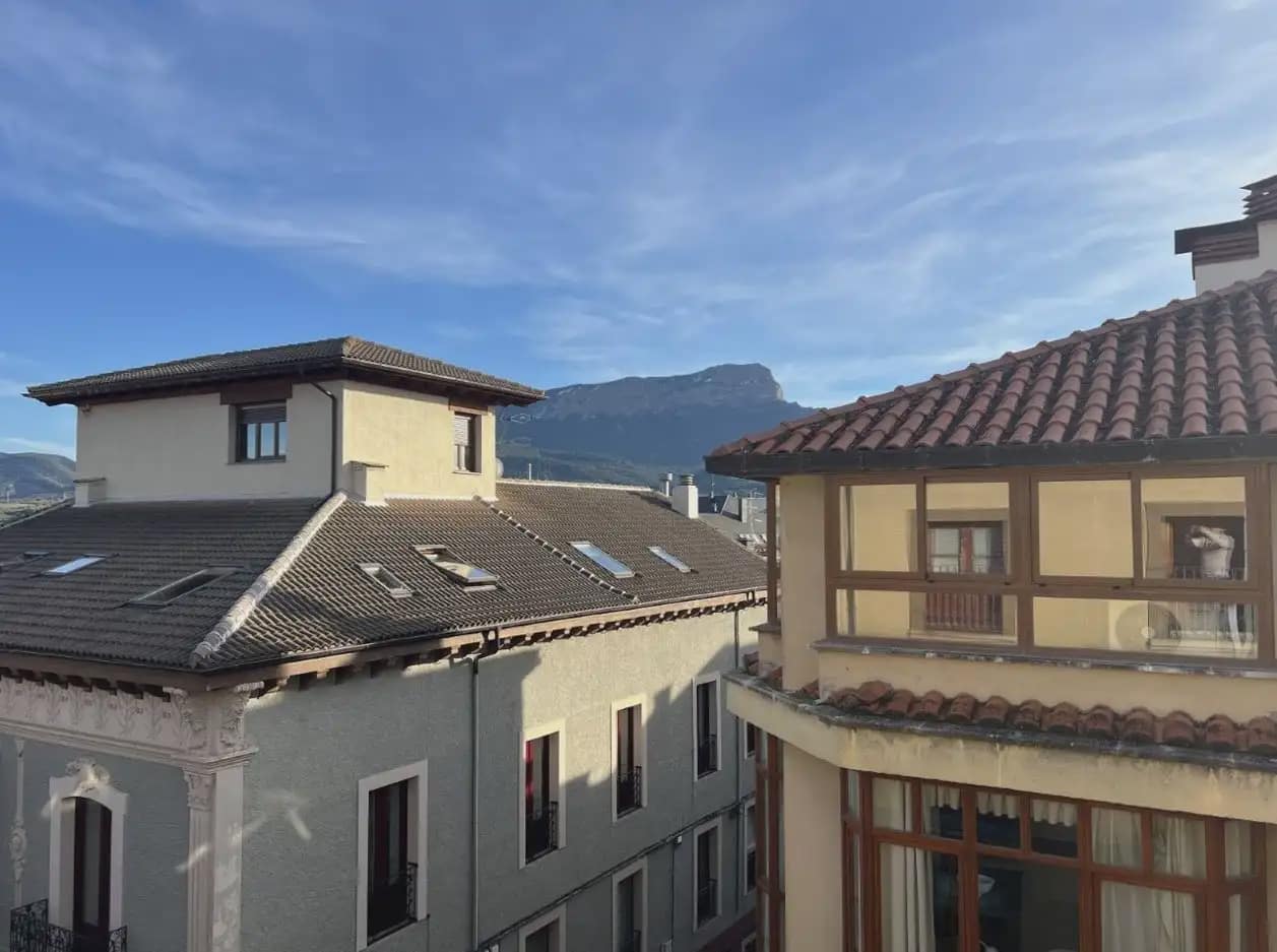 Piso de 4 habitaciones en Jaca en venta - 165.000 € (Ref: 9963496)