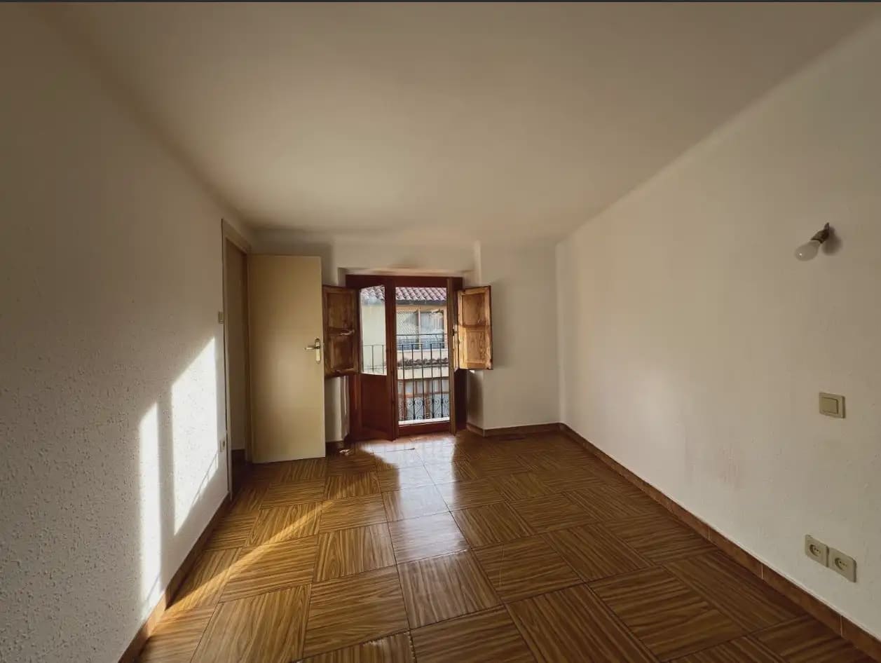 Piso de 4 habitaciones en Jaca en venta - 165.000 € (Ref: 9963496)