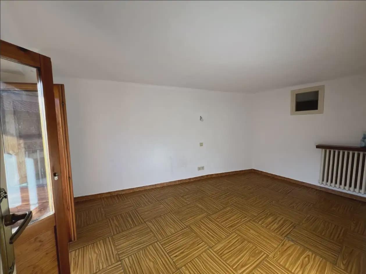 Piso de 4 habitaciones en Jaca en venta - 165.000 € (Ref: 9963496)