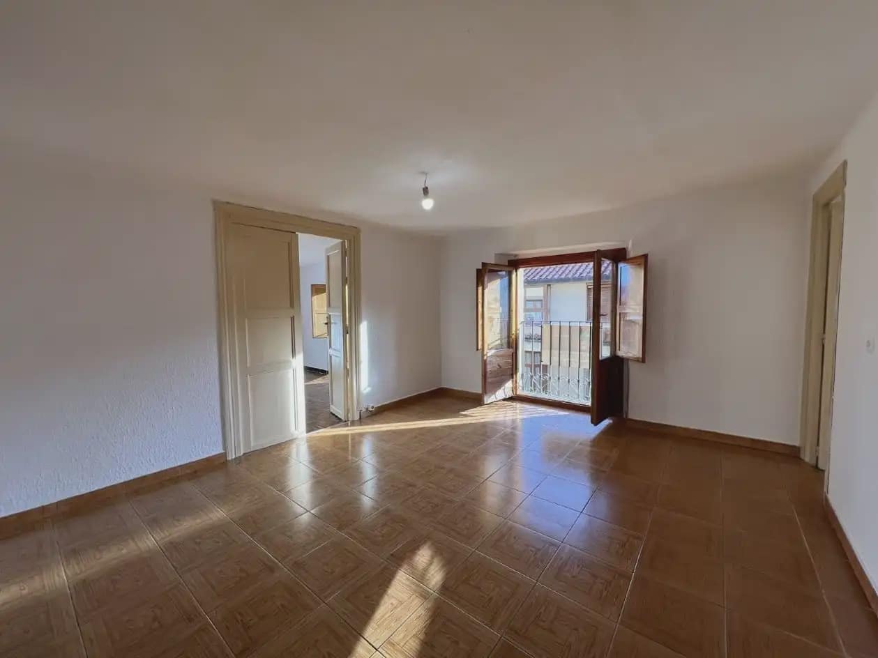 Piso de 4 habitaciones en Jaca en venta - 165.000 € (Ref: 9963496)