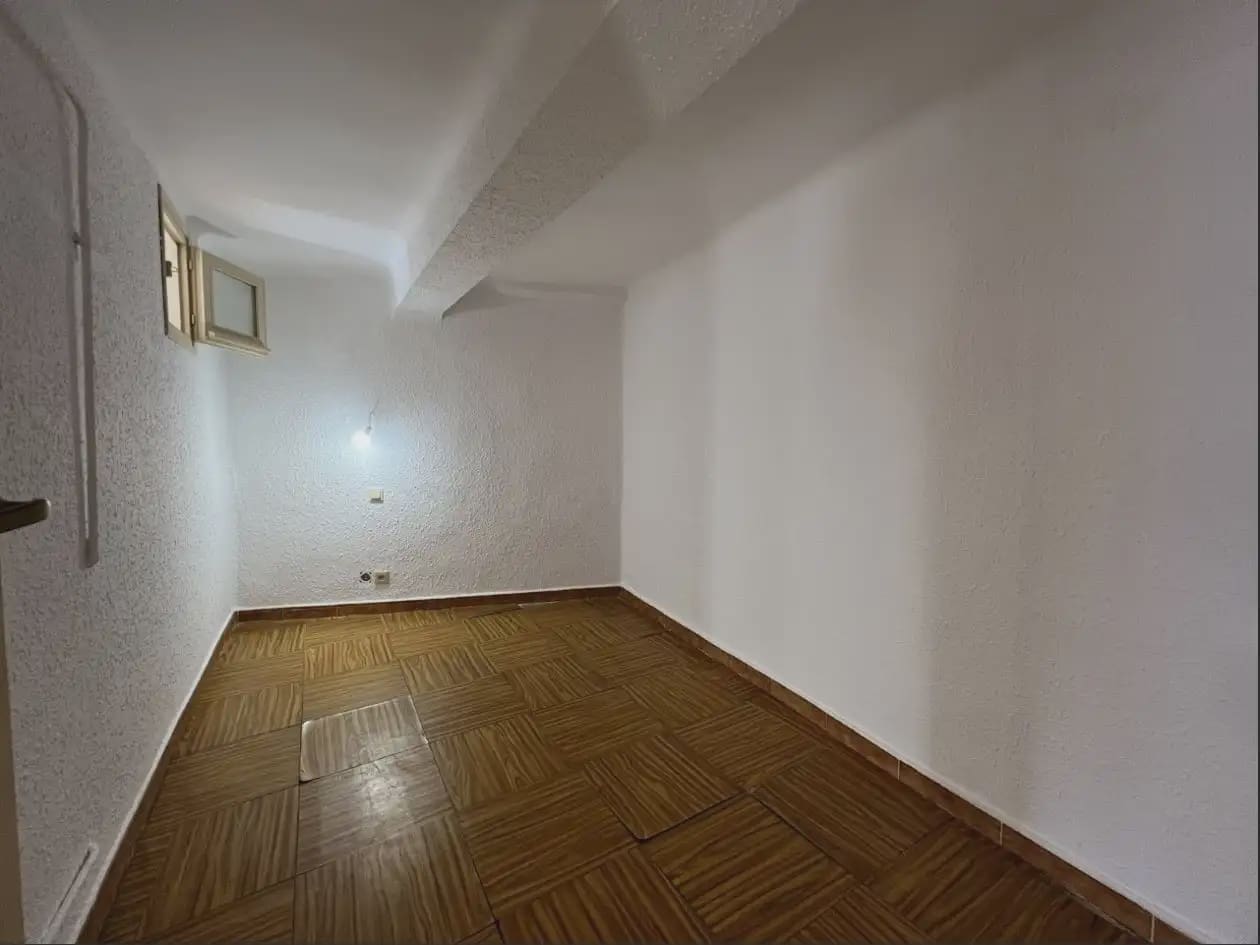 Piso de 4 habitaciones en Jaca en venta - 165.000 € (Ref: 9963496)