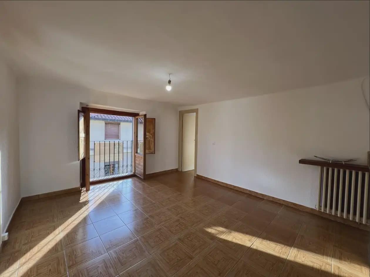 Piso de 4 habitaciones en Jaca en venta - 165.000 € (Ref: 9963496)
