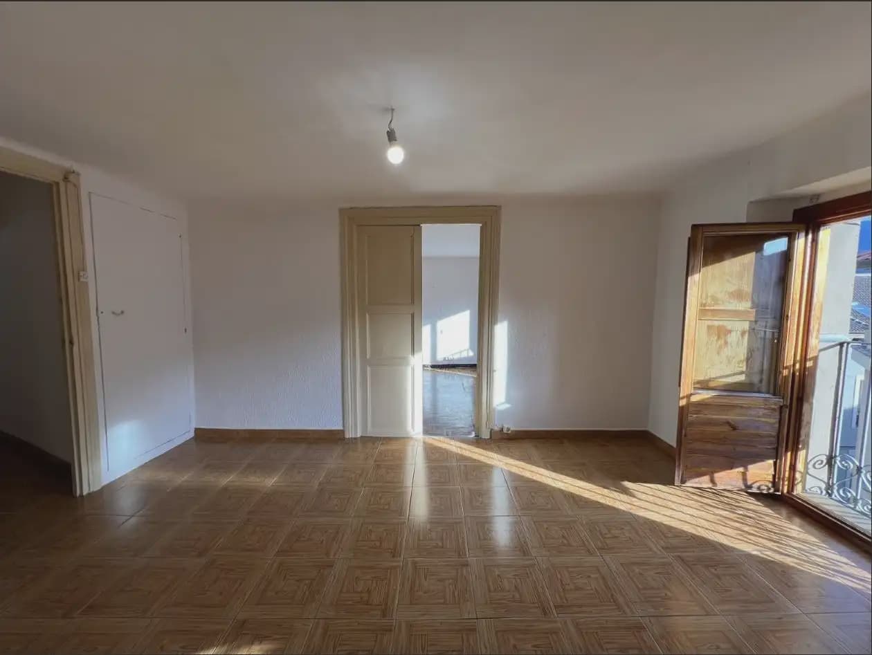 Piso de 4 habitaciones en Jaca en venta - 165.000 € (Ref: 9963496)