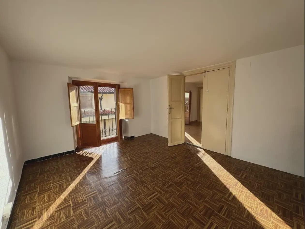 Piso de 4 habitaciones en Jaca en venta - 165.000 € (Ref: 9963496)