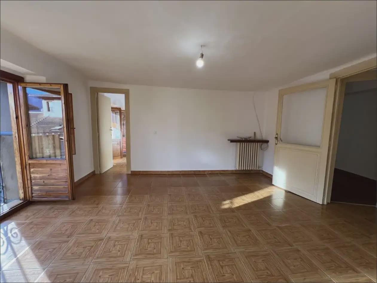 Piso de 4 habitaciones en Jaca en venta - 165.000 € (Ref: 9963496)