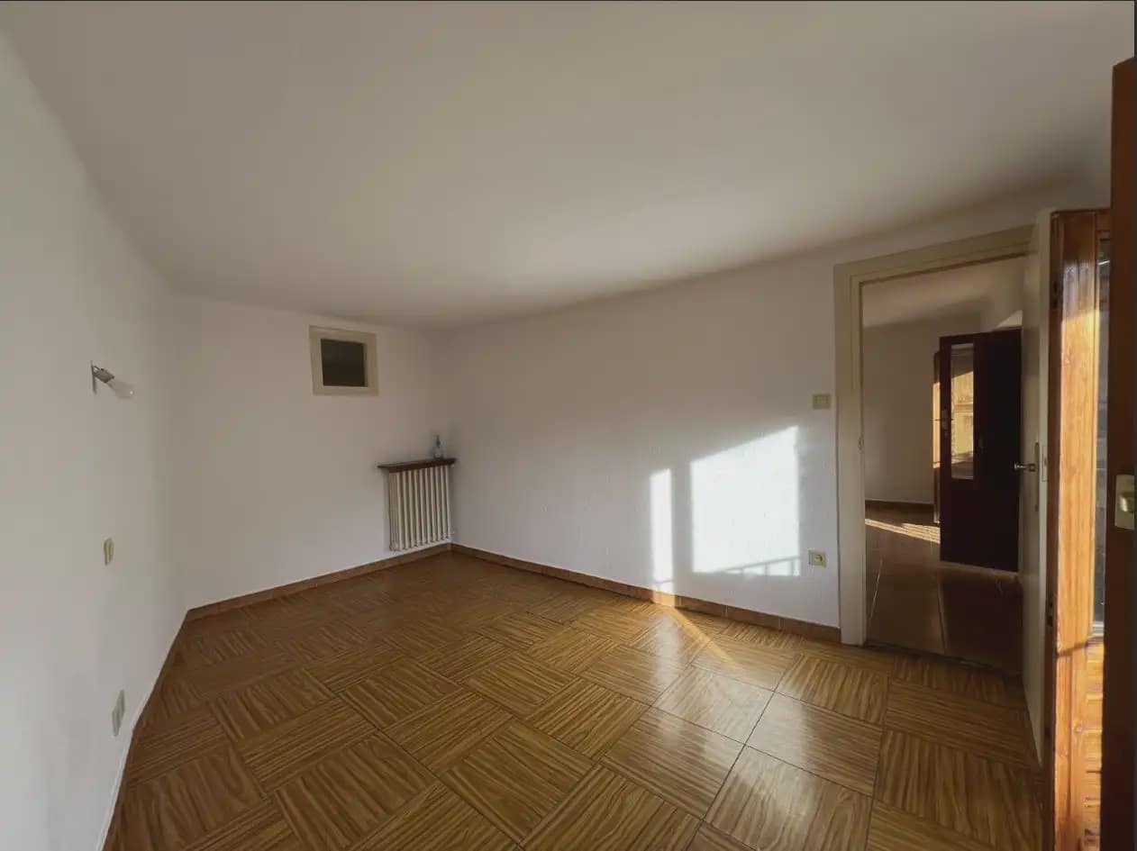 Piso de 4 habitaciones en Jaca en venta - 165.000 € (Ref: 9963496)