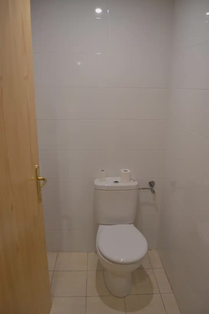 Commercial for sale in Jaca - € 140,000 (Ref: 9963498)