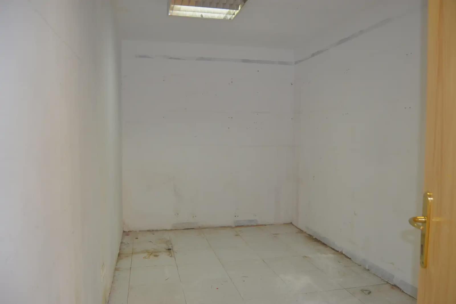 Commercial for sale in Jaca - € 140,000 (Ref: 9963498)