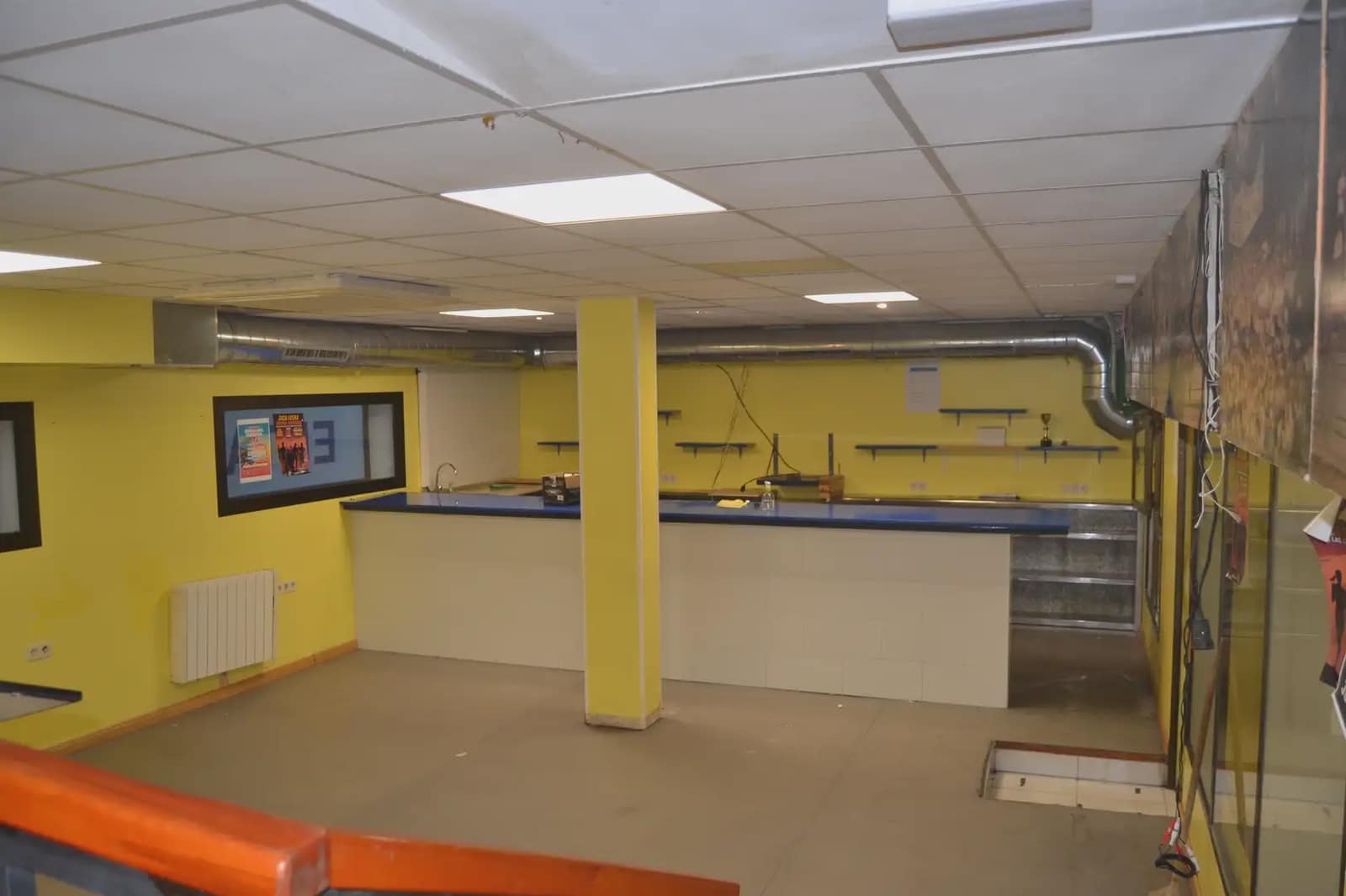 Commercial for sale in Jaca - € 140,000 (Ref: 9963498)