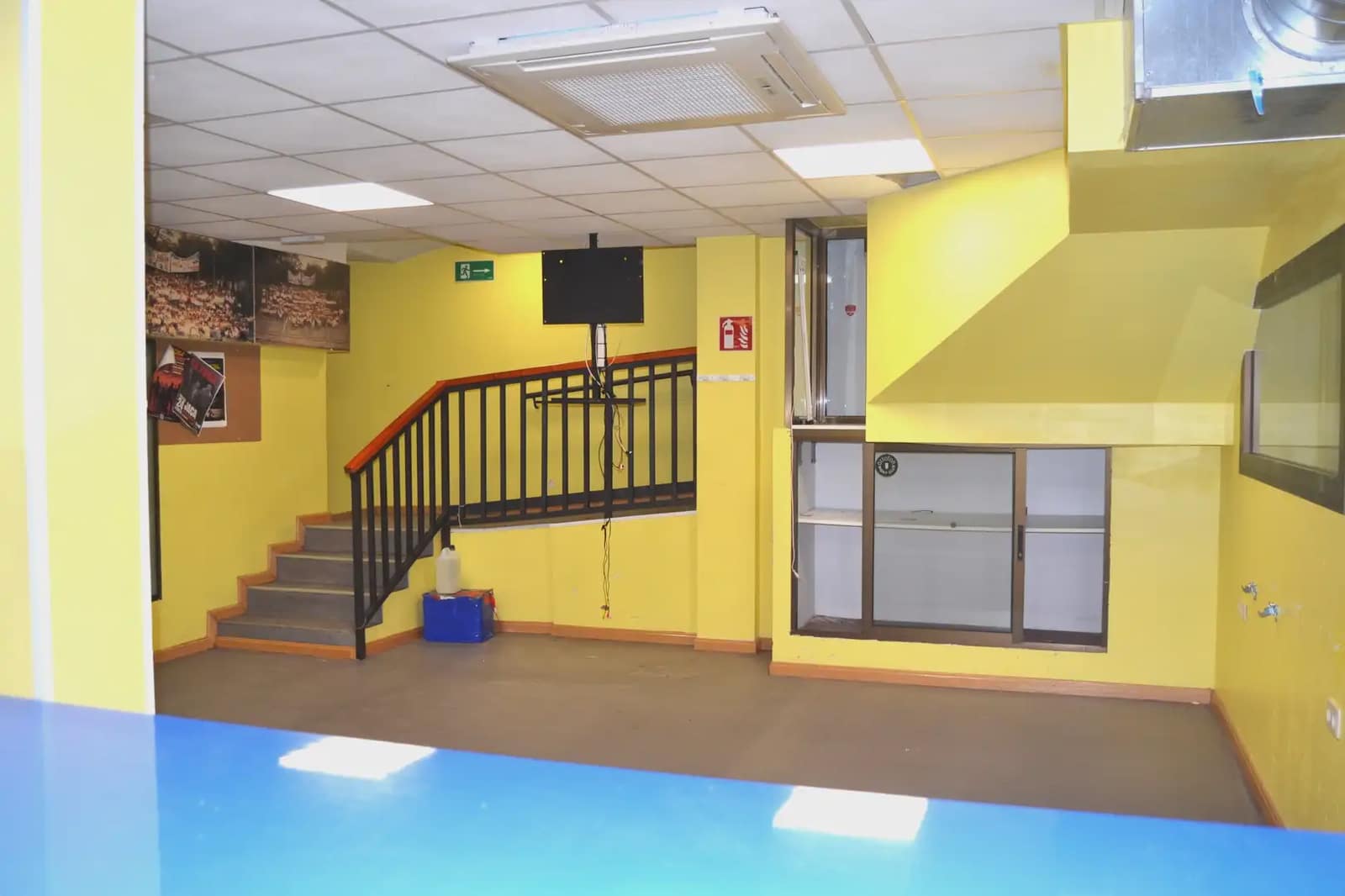 Commercial for sale in Jaca - € 140,000 (Ref: 9963498)