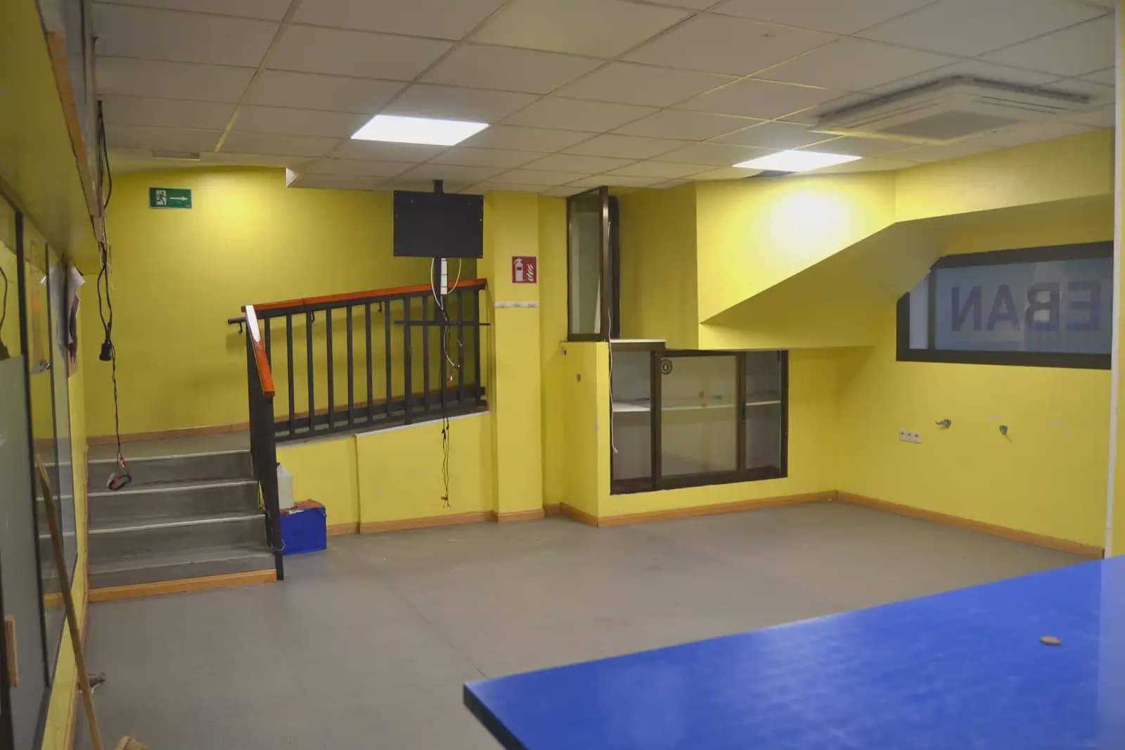 Commercial for sale in Jaca - € 140,000 (Ref: 9963498)