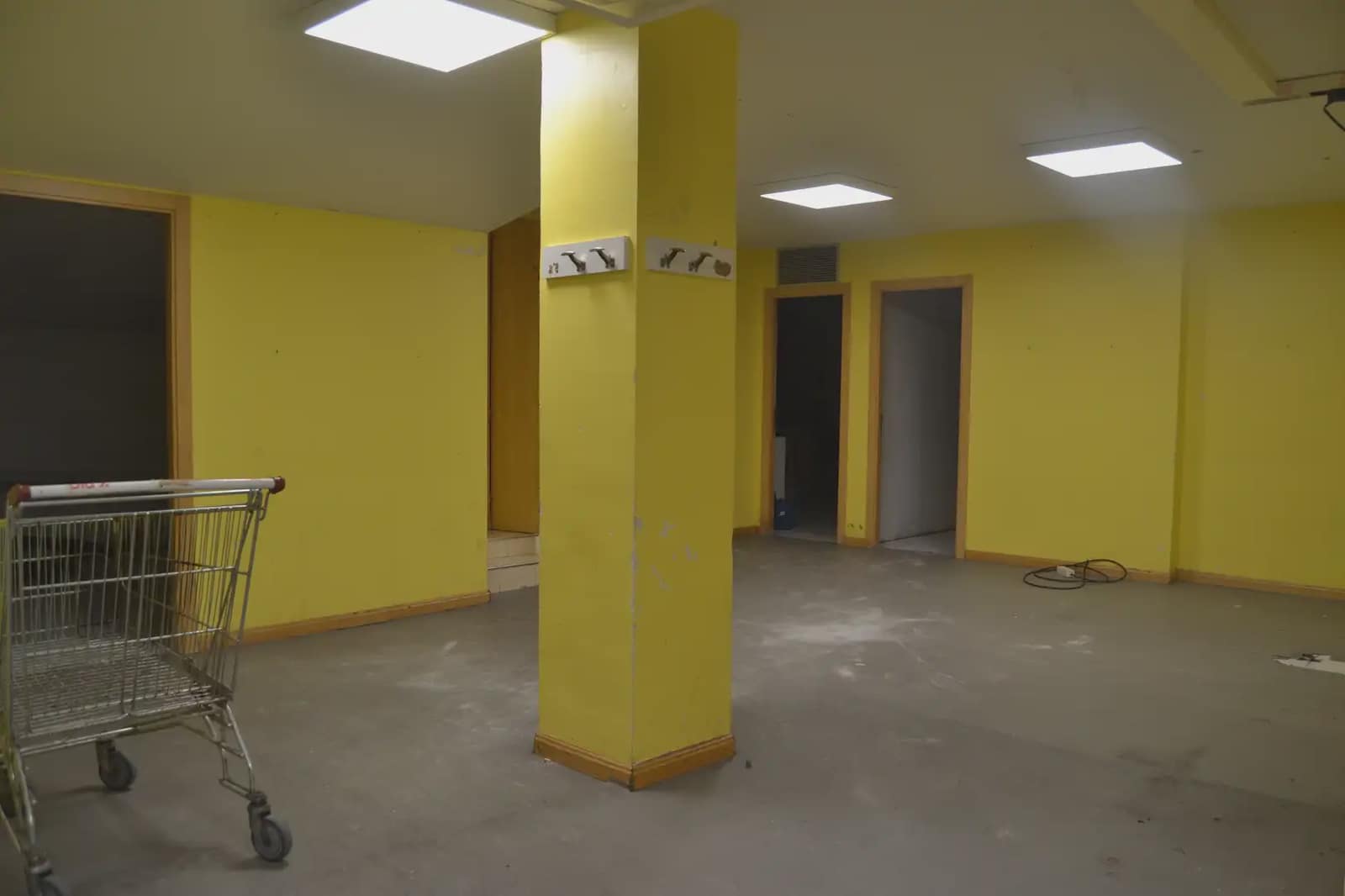 Commercial for sale in Jaca - € 140,000 (Ref: 9963498)