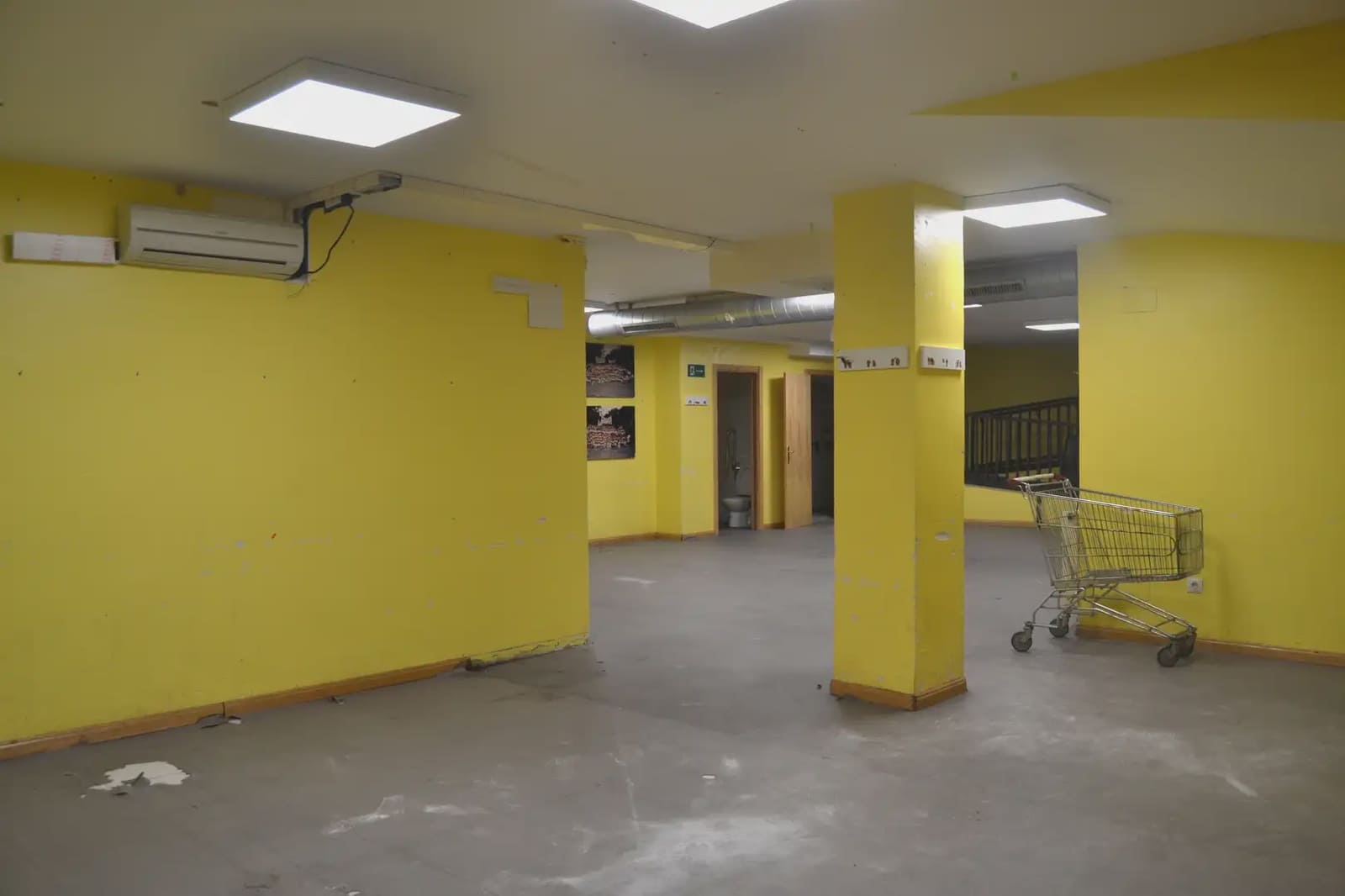 Commercial for sale in Jaca - € 140,000 (Ref: 9963498)