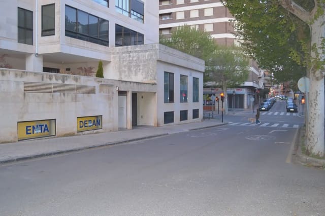 Commercial for sale in Jaca - € 140,000 (Ref: 9963498)