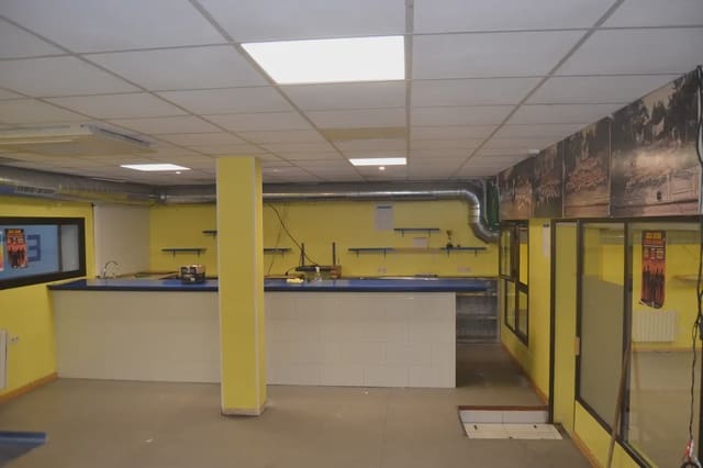 Commercial for sale in Jaca - € 140,000 (Ref: 9963498)