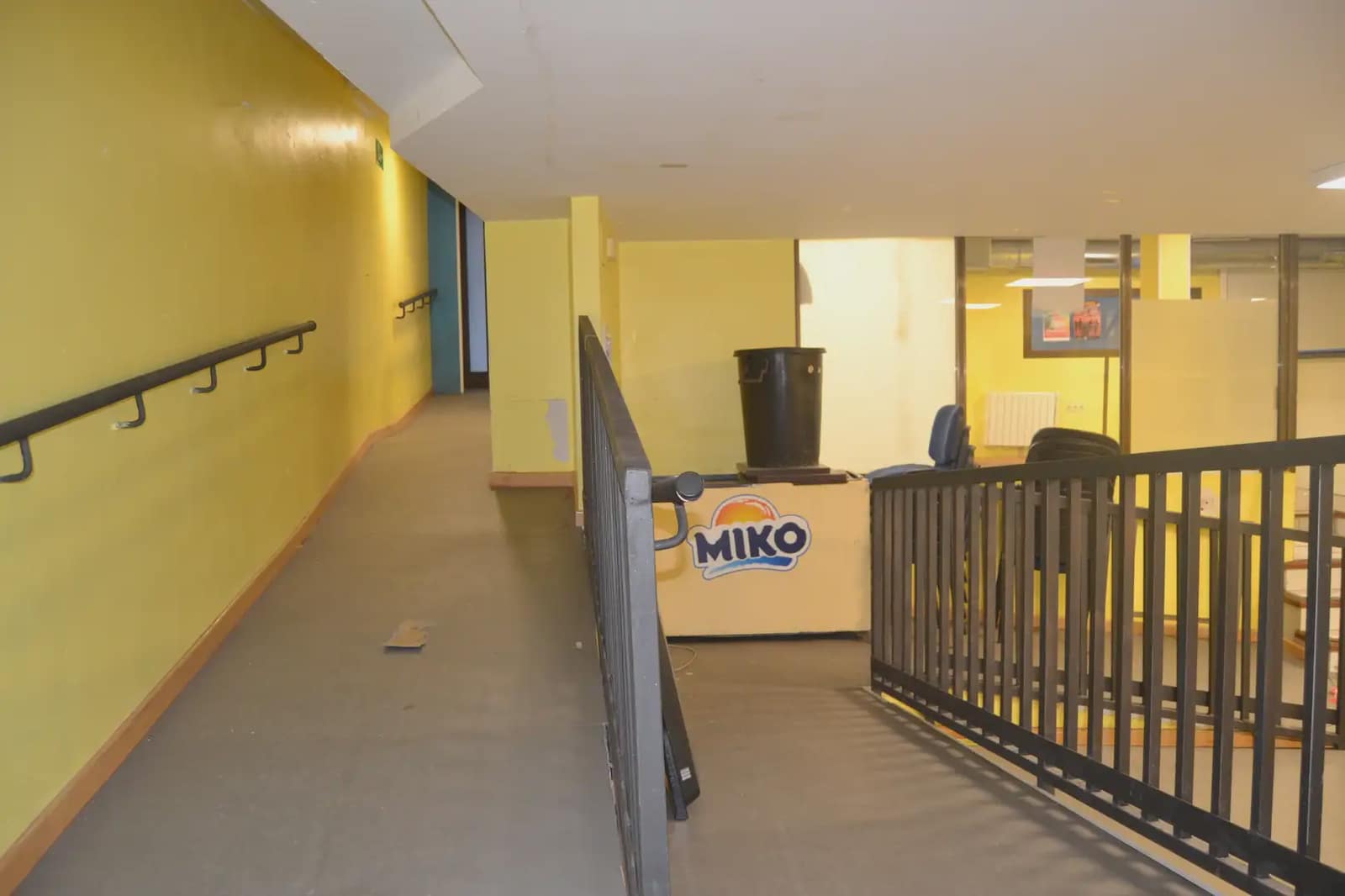 Commercial for sale in Jaca - € 140,000 (Ref: 9963498)
