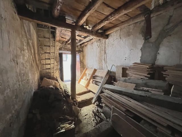 Omakotitalo myytävänä paikassa Canal de Berdún - 25 000 € (Ref: 9963502)