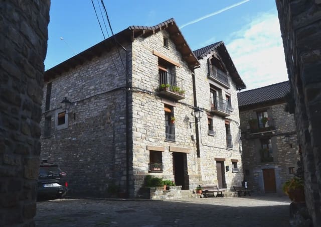 5 Zimmer Haus zu verkaufen in Aisa - 175.000 € (Ref: 9963508)