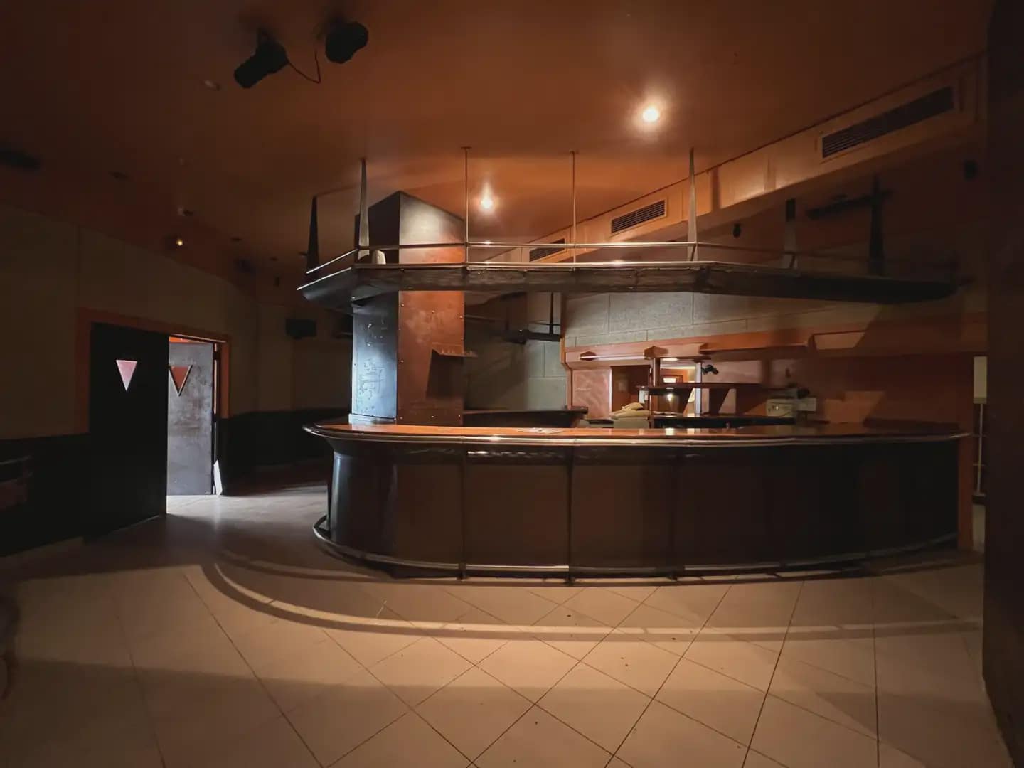 Commercial for sale in Jaca - € 160,000 (Ref: 9963511)