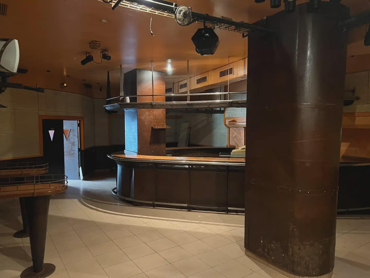 Commercial for sale in Jaca - € 160,000 (Ref: 9963511)