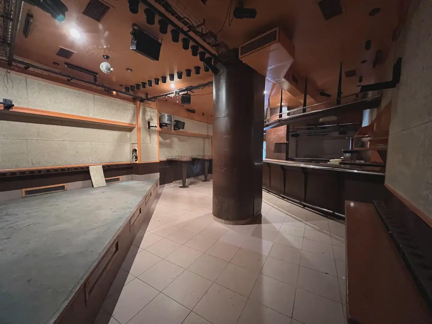 Commercial for sale in Jaca - € 160,000 (Ref: 9963511)