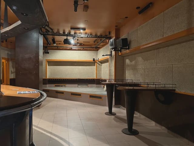 Commercial for sale in Jaca - € 160,000 (Ref: 9963511)