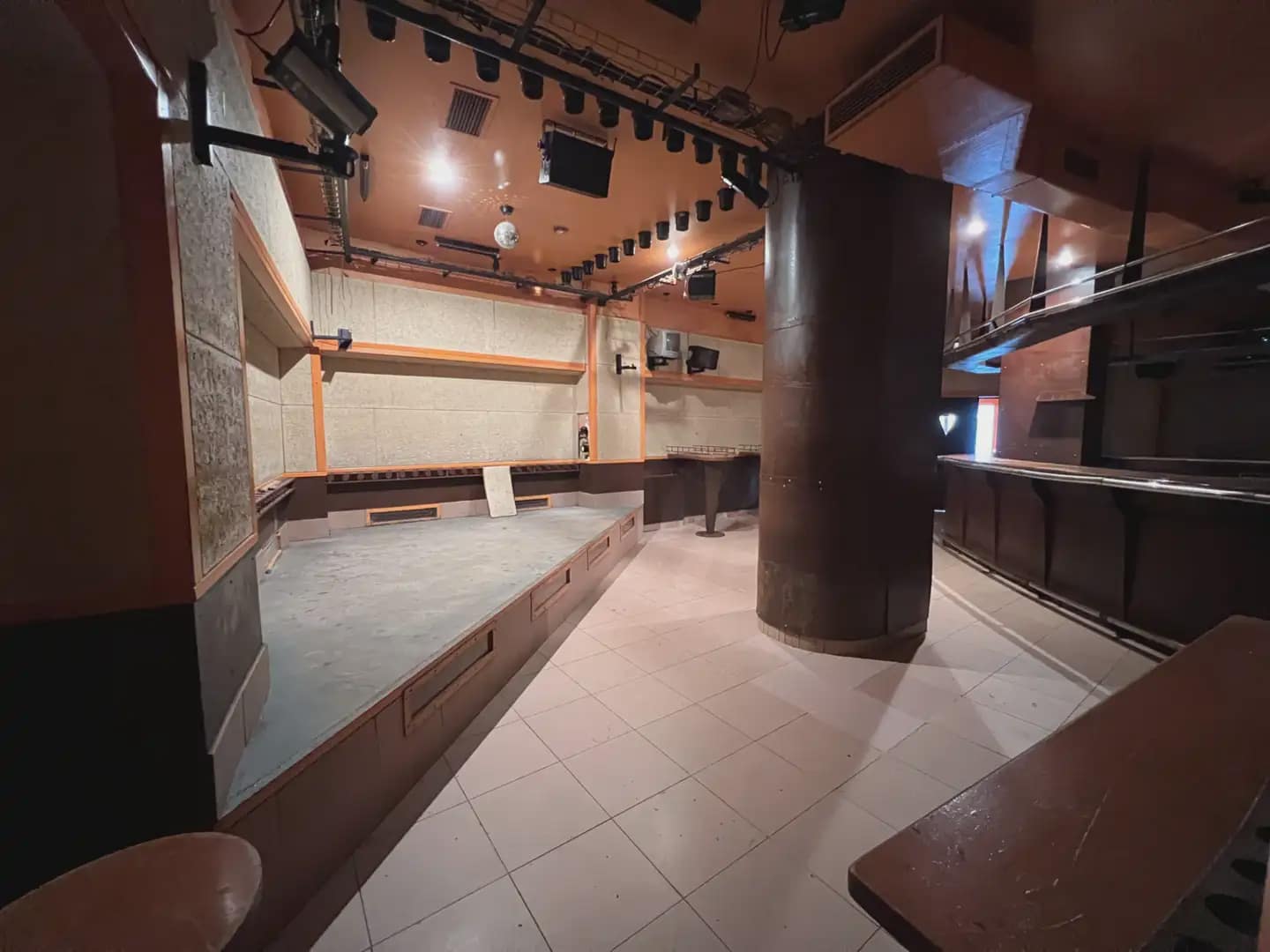 Commercial for sale in Jaca - € 160,000 (Ref: 9963511)