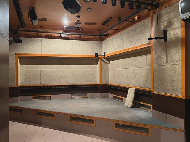 Commercial for sale in Jaca - € 160,000 (Ref: 9963511)