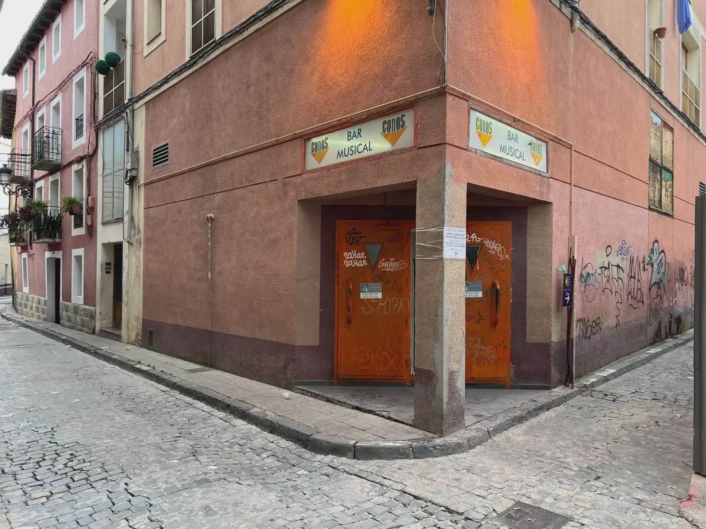 Commercial for sale in Jaca - € 160,000 (Ref: 9963511)