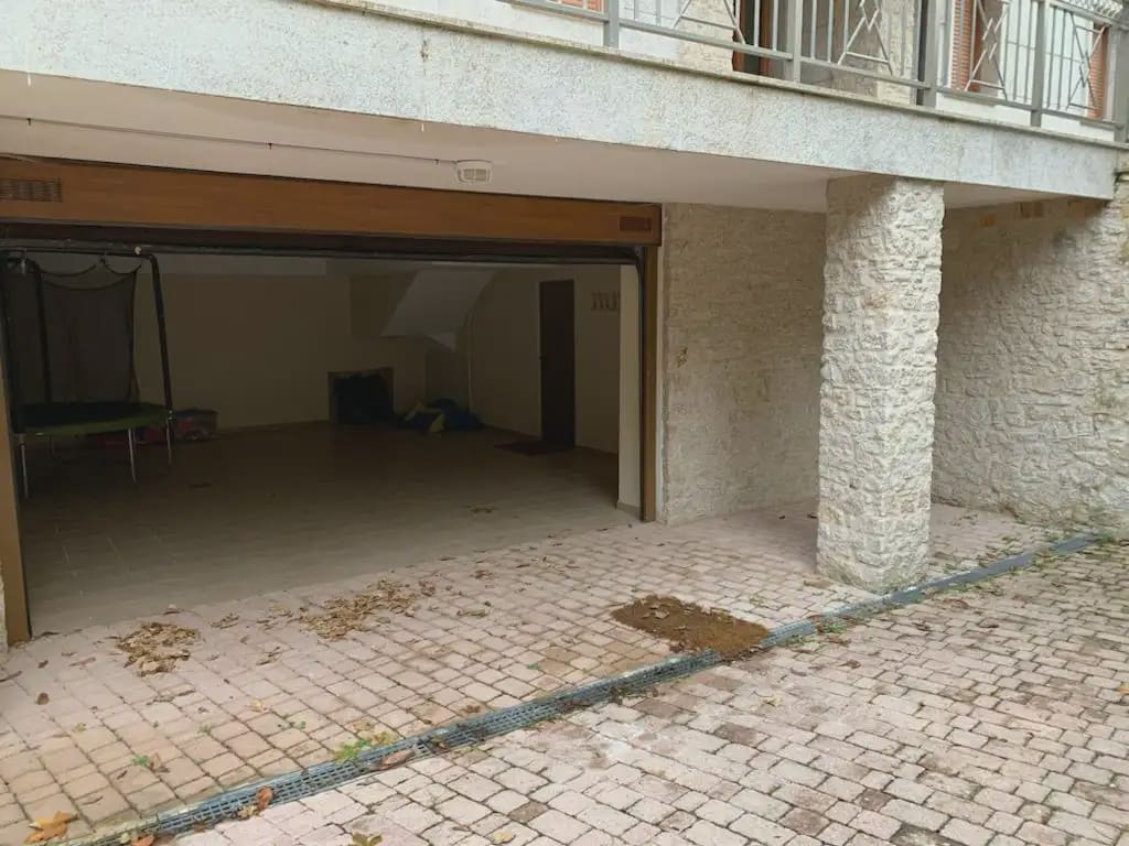 7 slaapkamer Halfvrijstaande villa te koop in Jaca met garage - € 890.000 (Ref: 9963512)