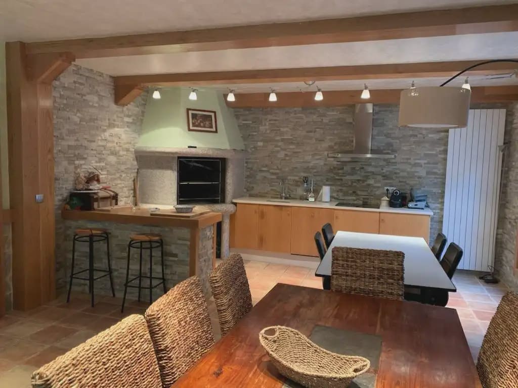 7 slaapkamer Halfvrijstaande villa te koop in Jaca met garage - € 890.000 (Ref: 9963512)
