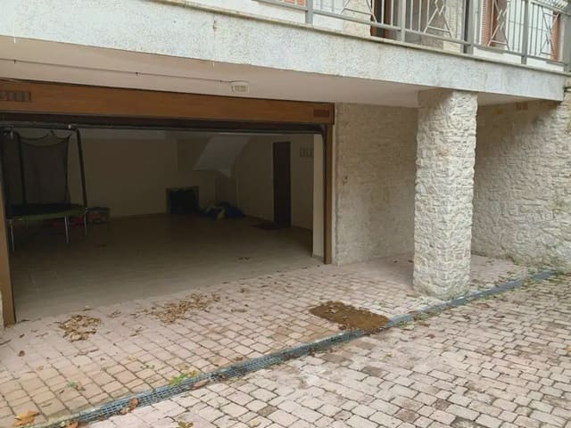 Pareado de 7 habitaciones en Jaca en venta con garaje - 890.000 € (Ref: 9963512)