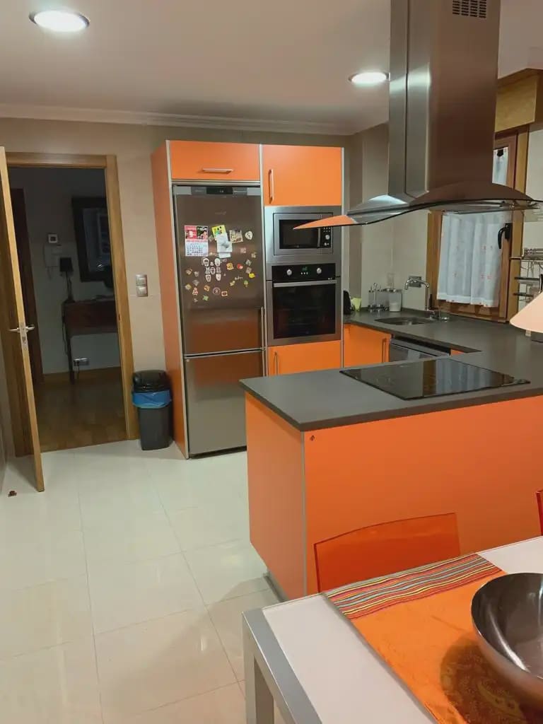 7 slaapkamer Halfvrijstaande villa te koop in Jaca met garage - € 890.000 (Ref: 9963512)