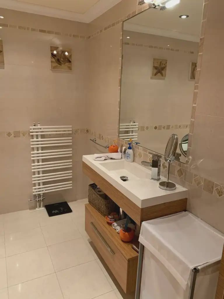 7 slaapkamer Halfvrijstaande villa te koop in Jaca met garage - € 890.000 (Ref: 9963512)