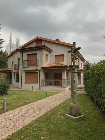 Pareado de 7 habitaciones en Jaca en venta con garaje - 890.000 € (Ref: 9963512)