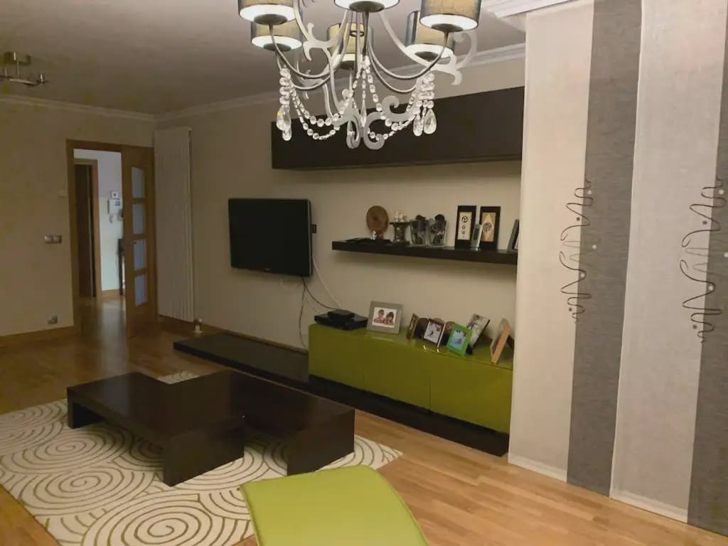 7 slaapkamer Halfvrijstaande villa te koop in Jaca met garage - € 890.000 (Ref: 9963512)
