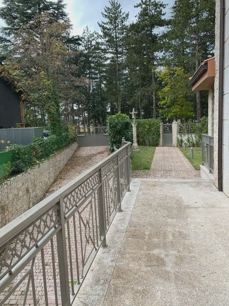 7 slaapkamer Halfvrijstaande villa te koop in Jaca met garage - € 890.000 (Ref: 9963512)