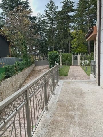 Pareado de 7 habitaciones en Jaca en venta con garaje - 890.000 € (Ref: 9963512)