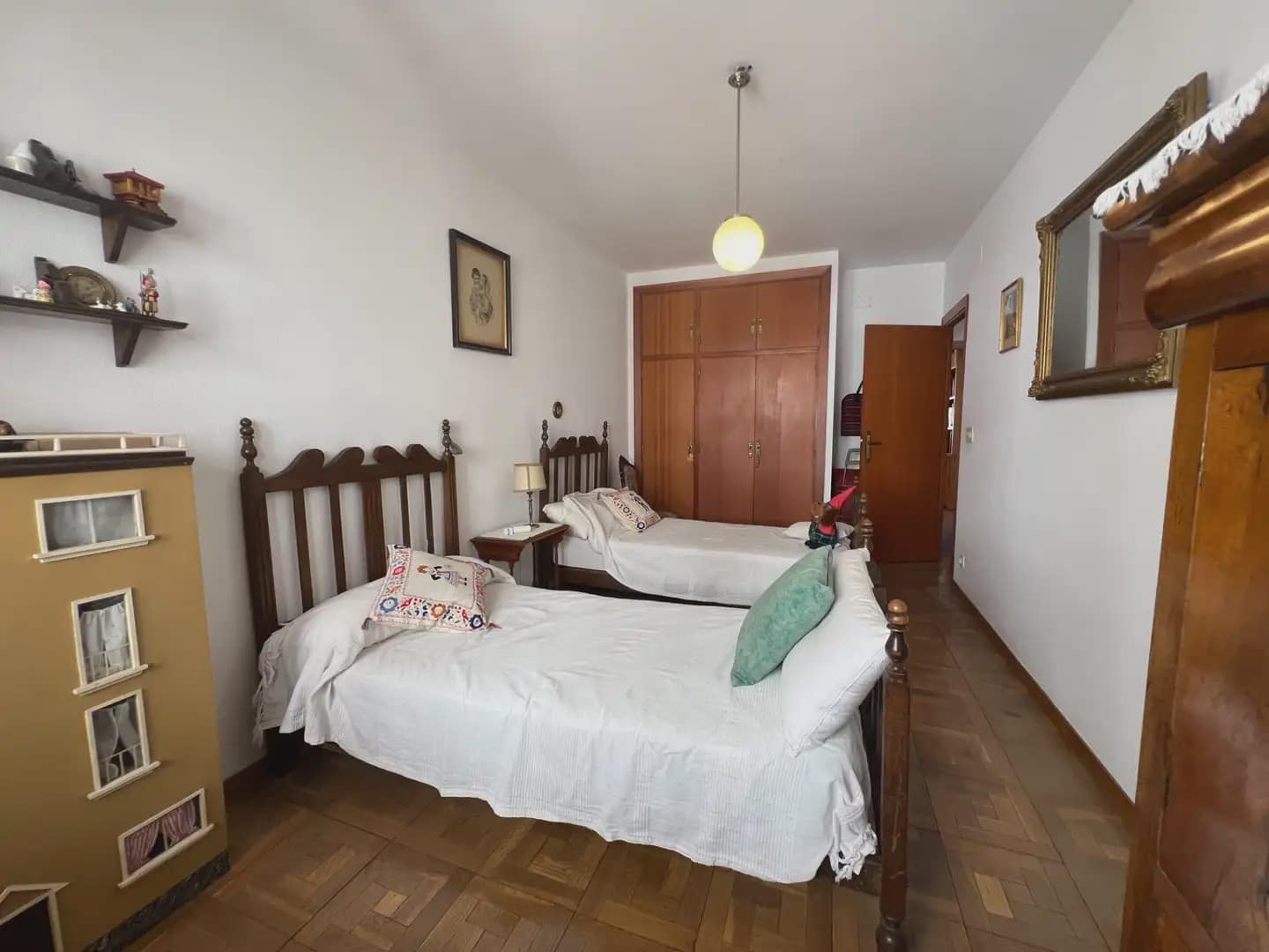 5 bedroom Flat for sale in Jaca with garage - € 330,000 (Ref: 9963515)