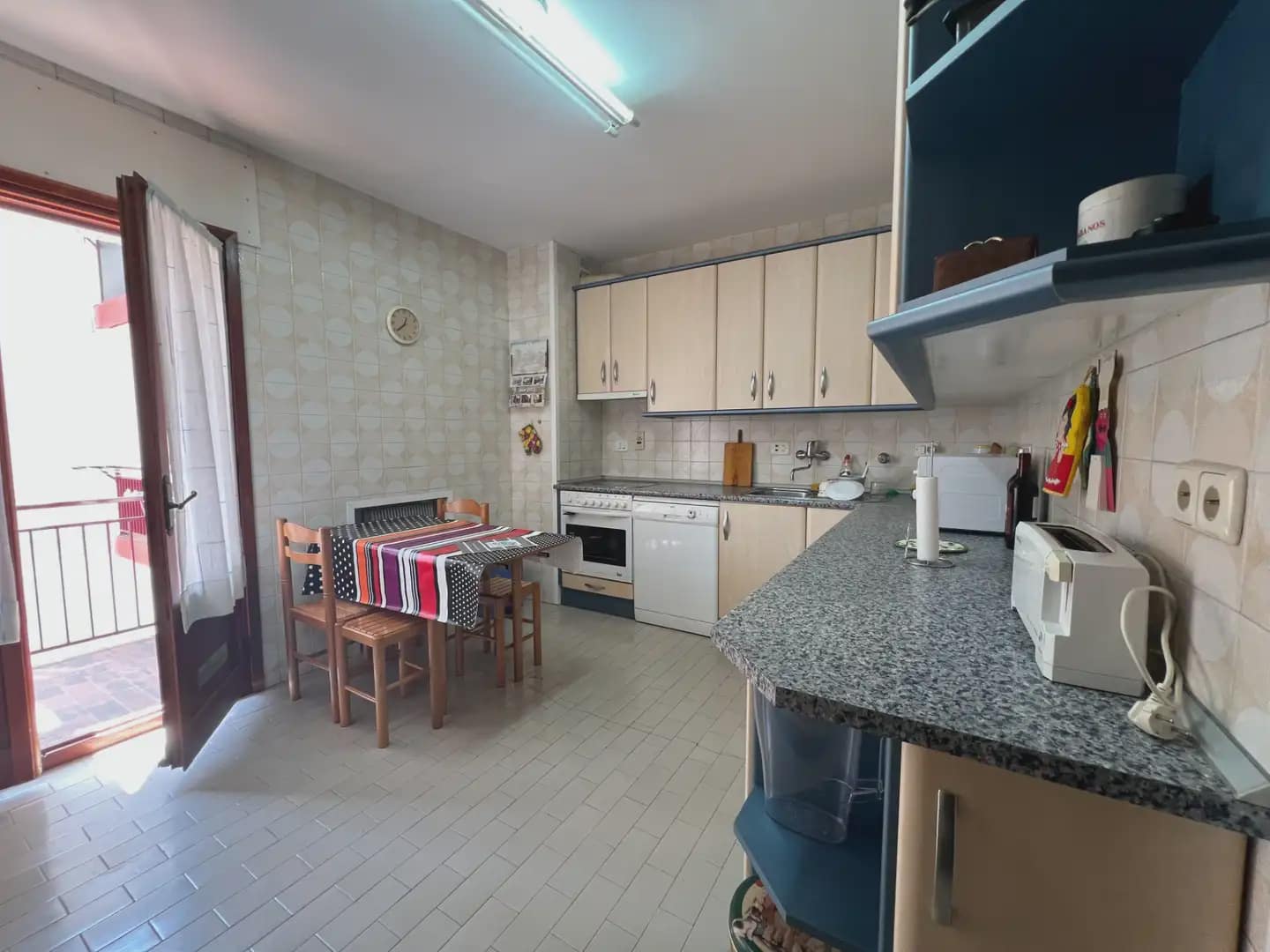 5 bedroom Flat for sale in Jaca with garage - € 330,000 (Ref: 9963515)