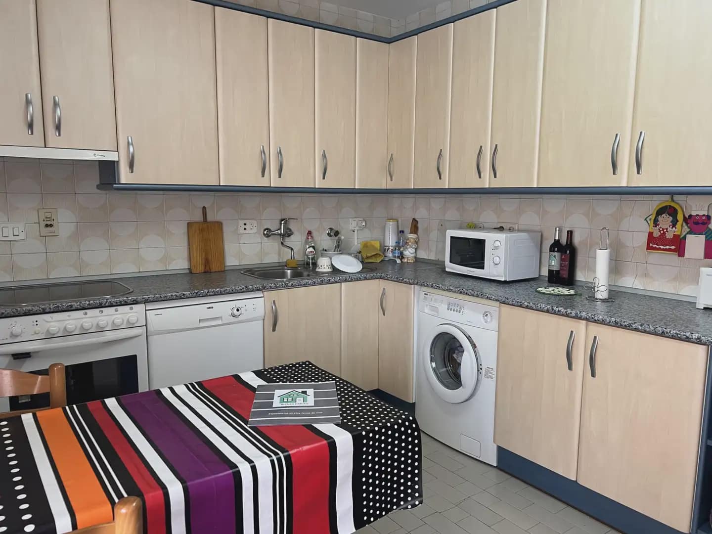 5 bedroom Flat for sale in Jaca with garage - € 330,000 (Ref: 9963515)