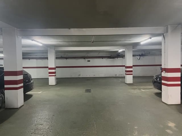 5 bedroom Flat for sale in Jaca with garage - € 330,000 (Ref: 9963515)