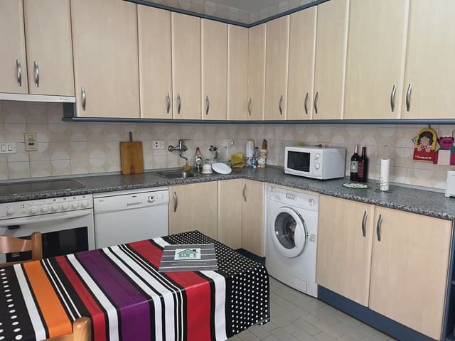 5 bedroom Flat for sale in Jaca with garage - € 330,000 (Ref: 9963515)